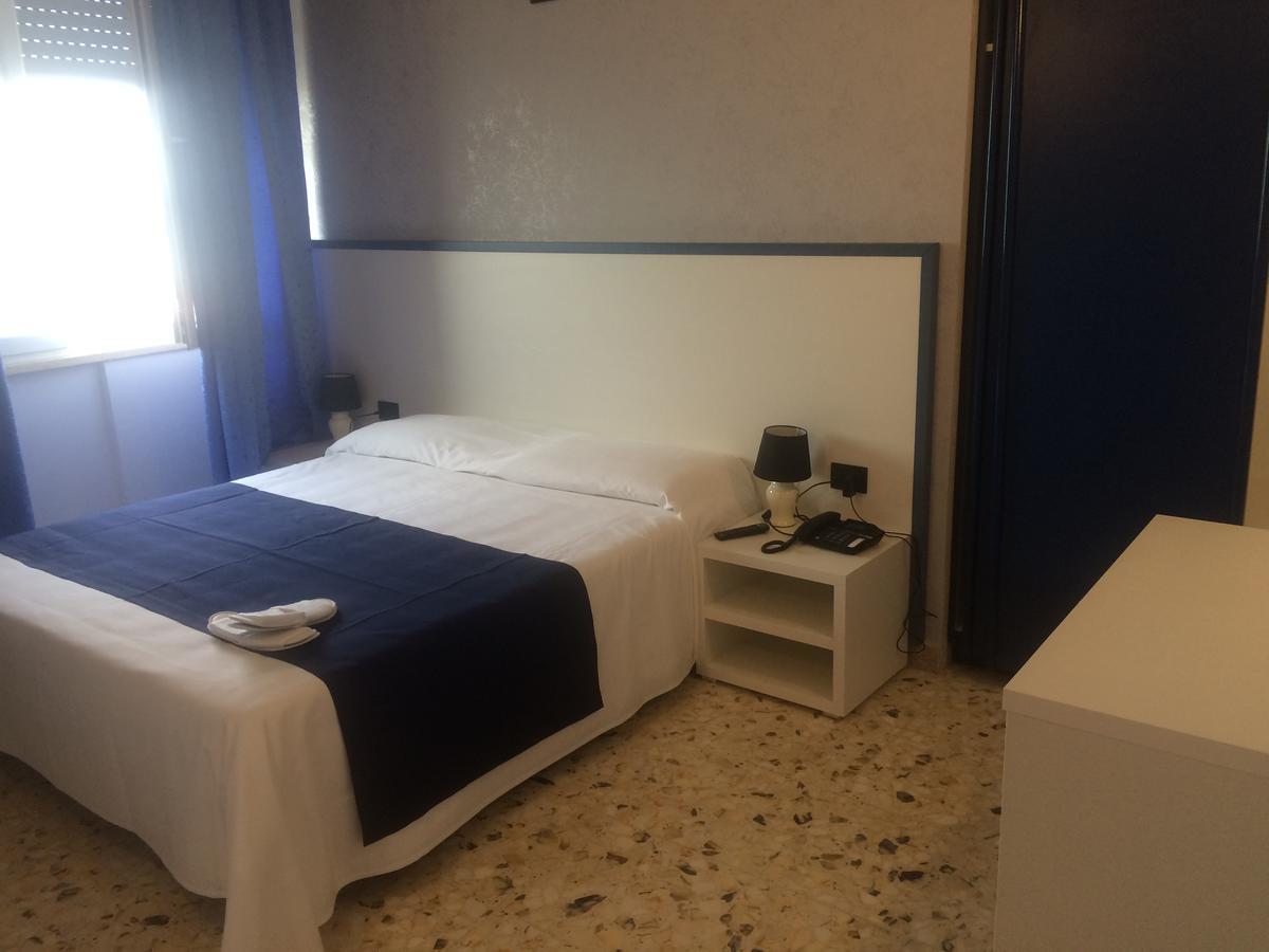 Alex & Lorenz Hotel Torvaianica Dış mekan fotoğraf